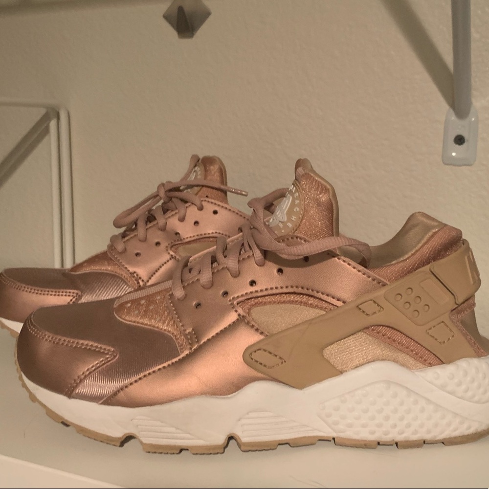 Nike Huarache “ Rose Gold “